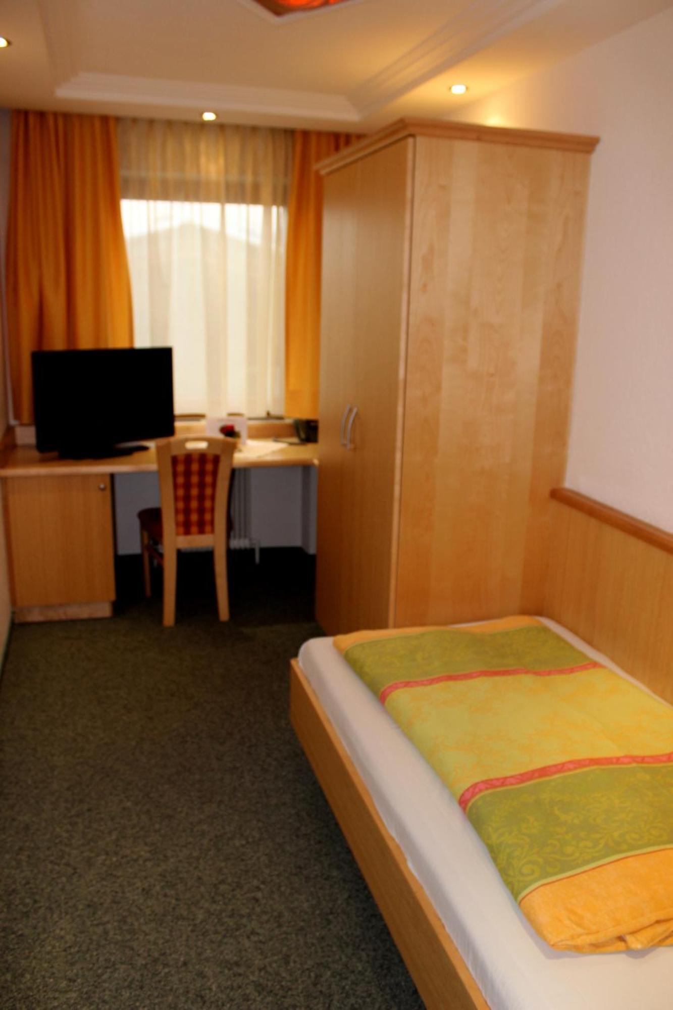 Hotel Alpina Ried im Zillertal Rum bild