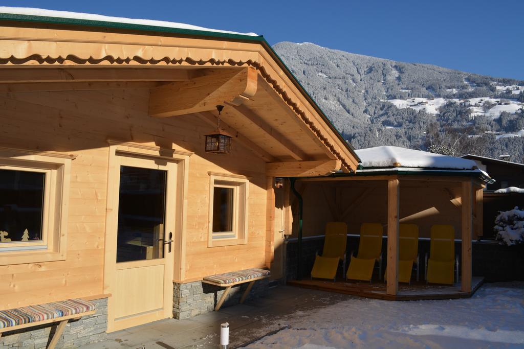 Hotel Alpina Ried im Zillertal Exteriör bild