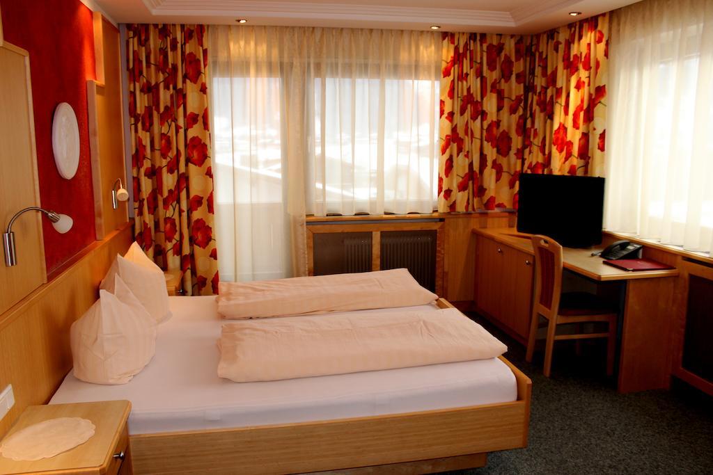 Hotel Alpina Ried im Zillertal Rum bild