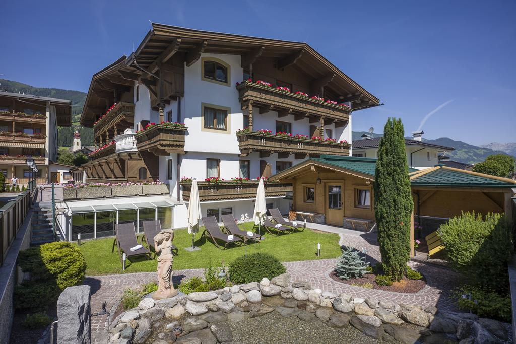 Hotel Alpina Ried im Zillertal Exteriör bild