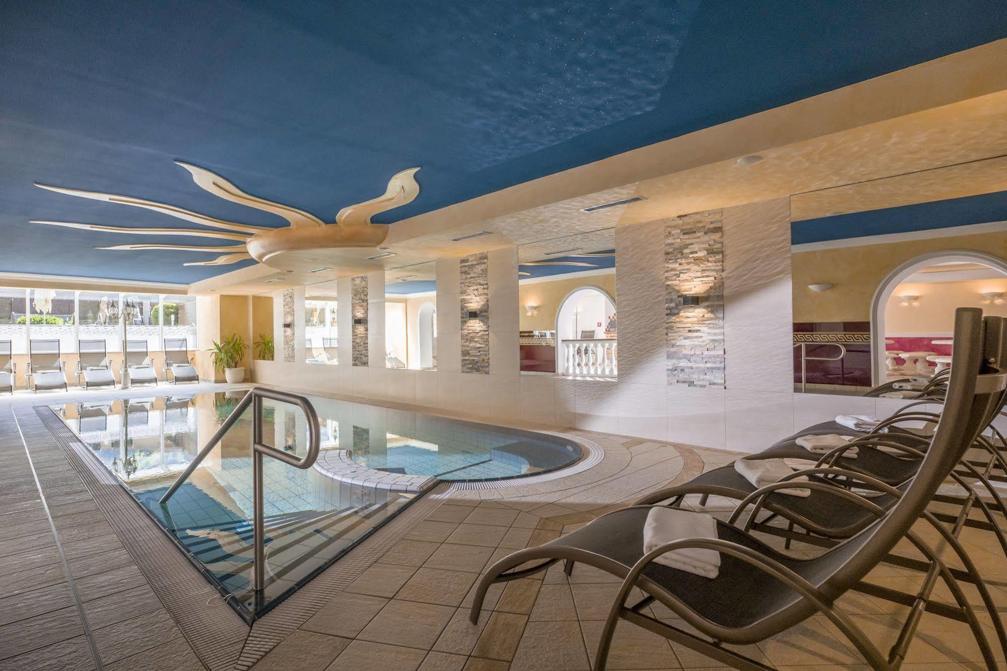 Hotel Alpina Ried im Zillertal Exteriör bild