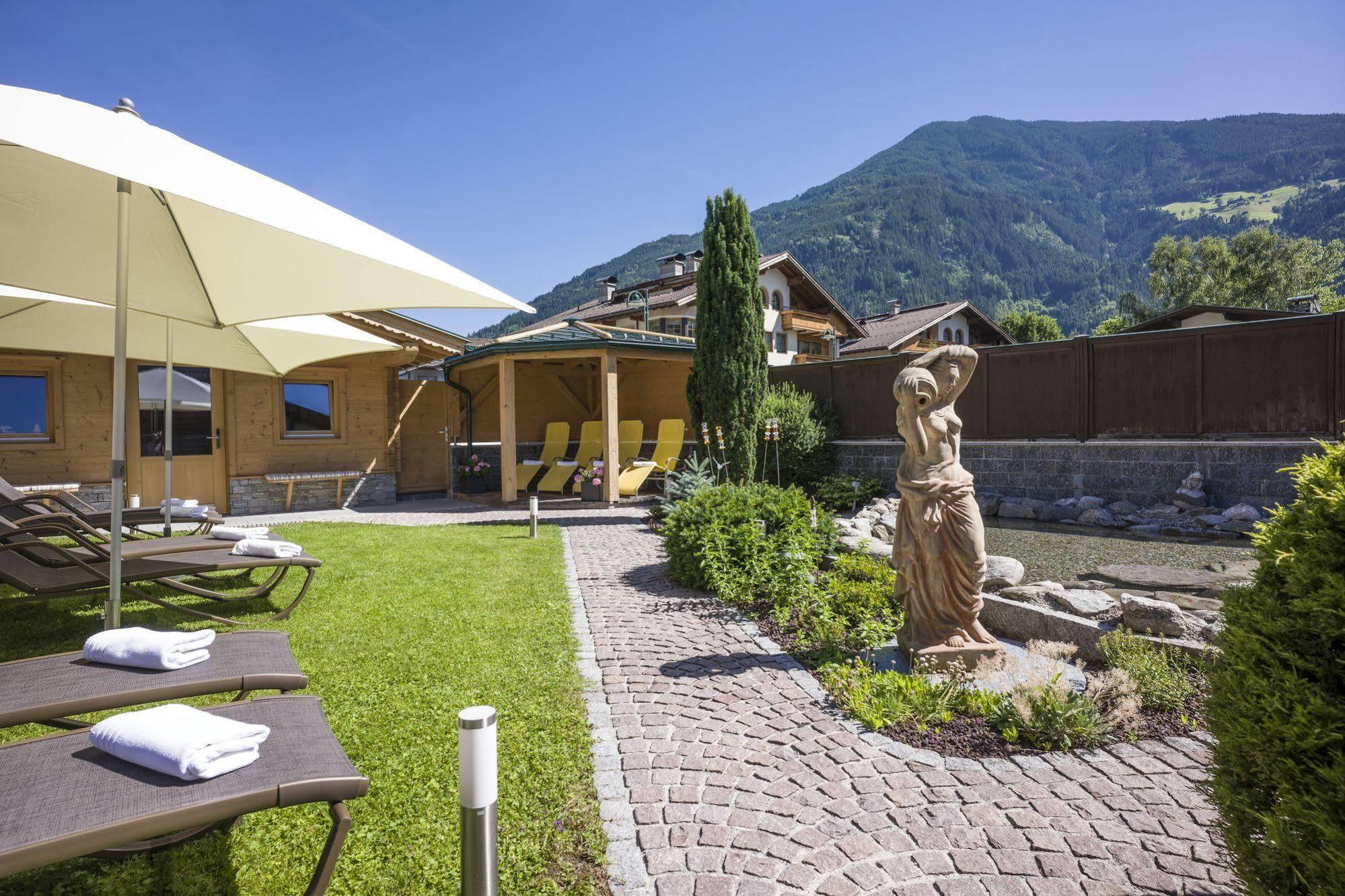 Hotel Alpina Ried im Zillertal Exteriör bild