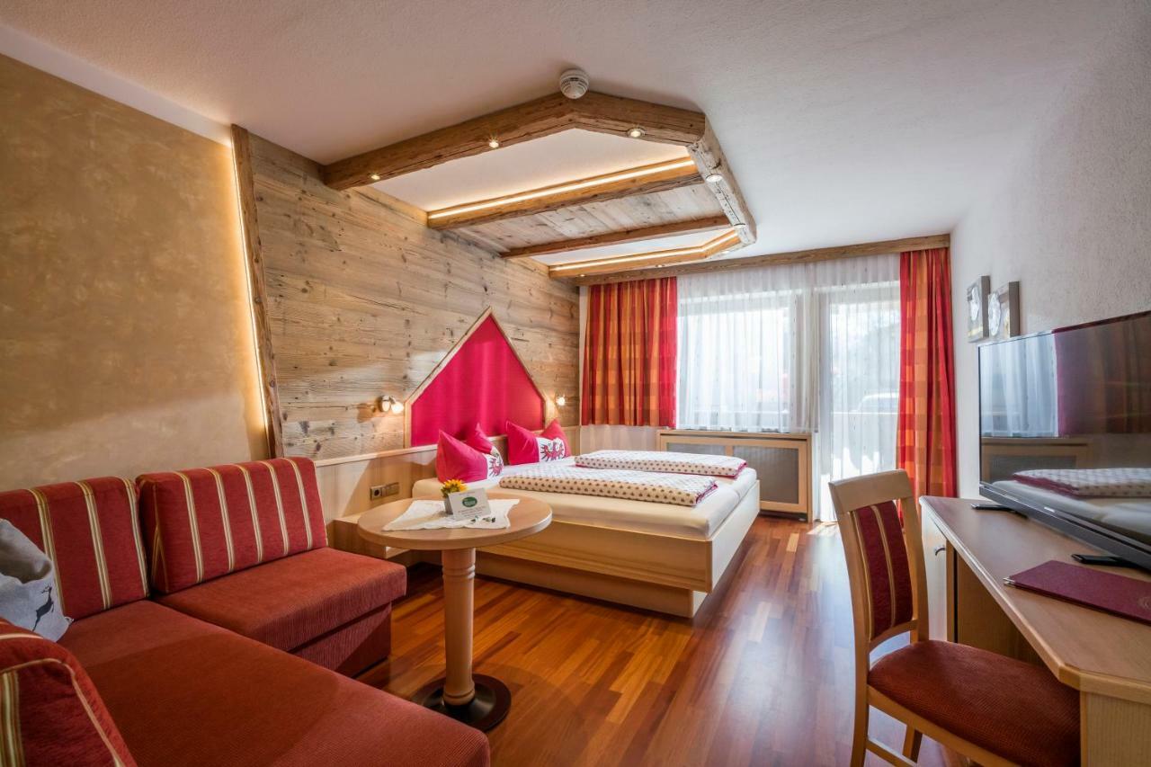 Hotel Alpina Ried im Zillertal Exteriör bild